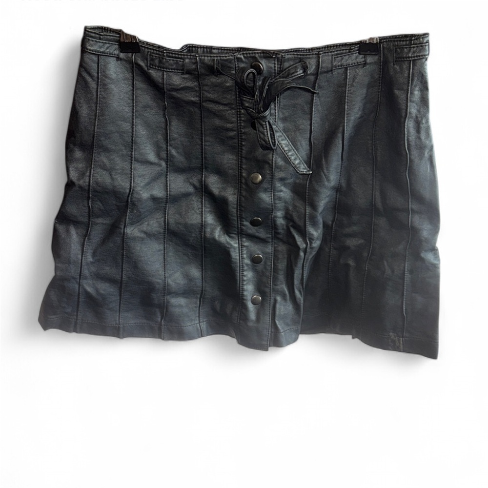FREE PEOPLE Black Vegan Leather Pleated Mini Tie Skirt with Snap Buttons Size 12